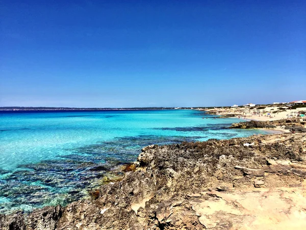 Hermoso día de playa soleada en Formentera —  Fotos de Stock