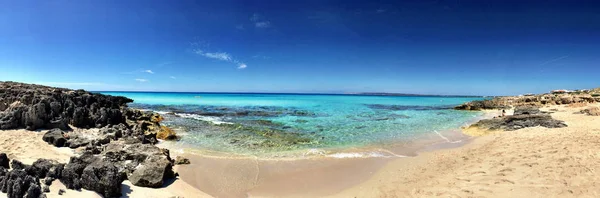 Mooie Sunny Beach dag in Formentera — Stockfoto