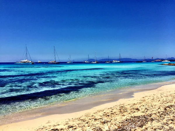 Dzień piękny Słoneczny Brzeg w Formentera — Zdjęcie stockowe