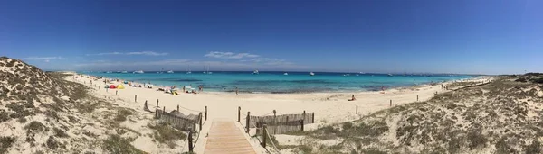 Mooie Sunny Beach dag in Formentera — Stockfoto
