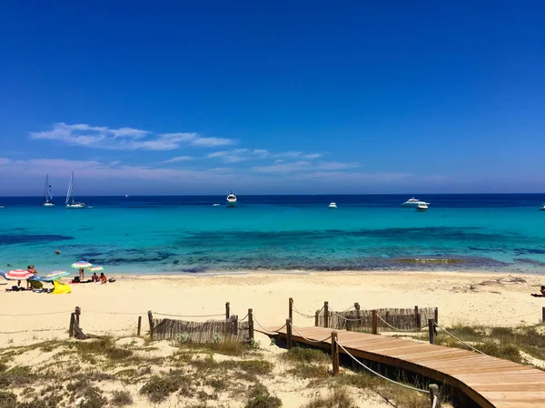 Dzień piękny Słoneczny Brzeg w Formentera — Zdjęcie stockowe