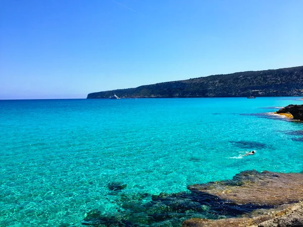 Dzień piękny Słoneczny Brzeg w Formentera — Zdjęcie stockowe