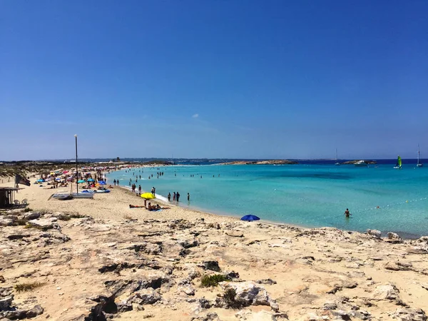 Krásné Slunečné pobřeží den v Formentera — Stock fotografie