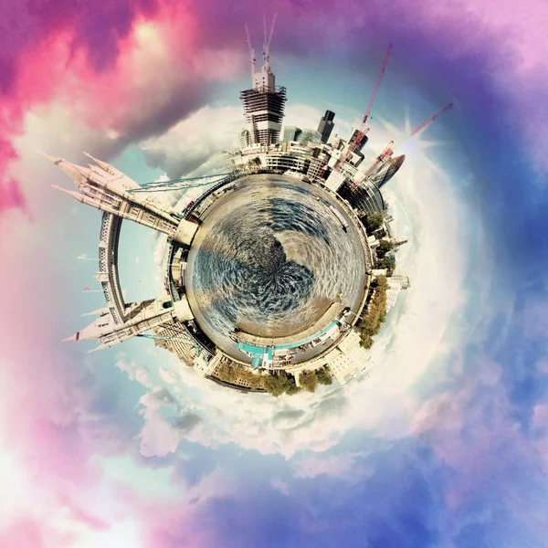 Londra'nın kule köprüsüdairesel Panorama