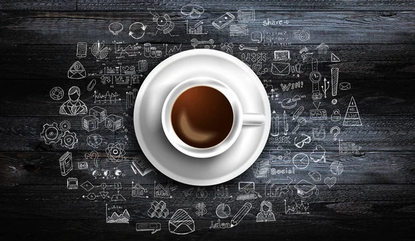 Kaffeetasse auf echtem Holztisch — Stockfoto