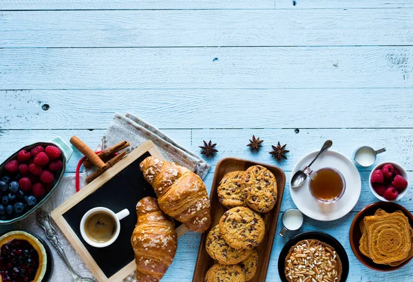 Vue Dessus Bois Avec Gâteaux Fruits Café Bonbons — Photo