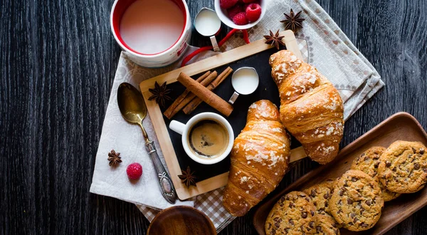 Vista Superior Uma Madeira Com Bolos Frutas Café Doces — Fotografia de Stock