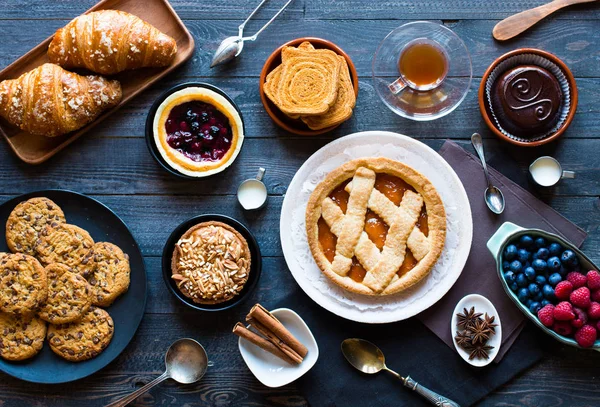 Vue Dessus Bois Avec Gâteaux Fruits Café Bonbons — Photo