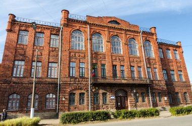 Alexeevsky (Staraya Russa bina gerçek okul)