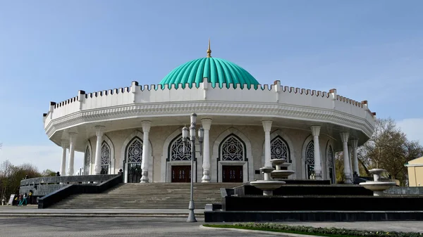 Площадь Амира Темура, г. Ташкент, Узбекистан — стоковое фото