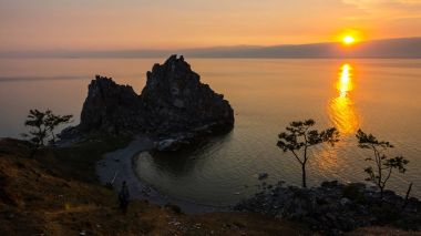 Baykal gölü, Şaman Kayası