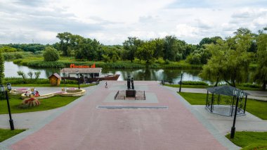 Tambov, Rusya - 15 Temmuz 2015: Dolgu Tsna Nehri'nin