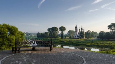 Vologda, Rusya - 15 Temmuz 2015: Dolgu Vologda Nehri