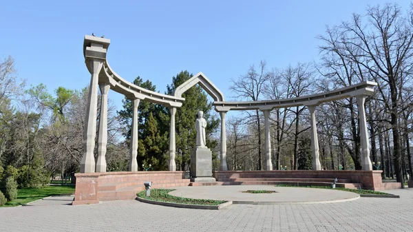 Bishkek Quirguistão Março 2016 Monumento Kurmanjan Datke — Fotografia de Stock