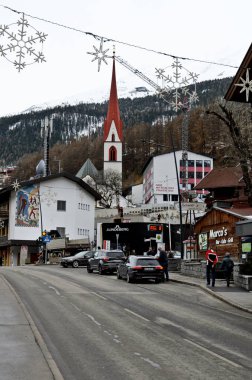 Soelden, Avusturya - 29 Kasım 2019: Dorf Caddesi