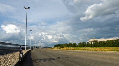 Korolev, Rusya - 17 Ağustos 2014: Yaroslavl otoyolunun yapımı