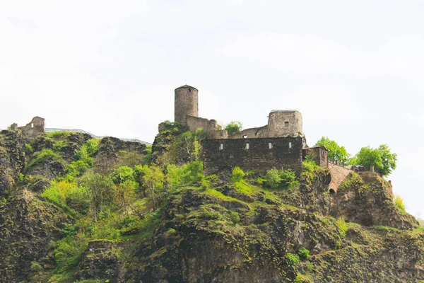Castelul Strekov din Usti nad Labem pe fundal alb. Cehia teren — Fotografie, imagine de stoc