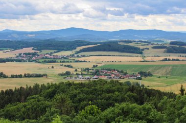 Etmek görünümünden kale kule Köyü Kojecin. Çek lan