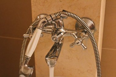 Mermer, detaylı fotoğraf ile çelik banyo batarya