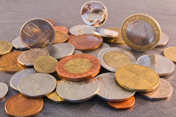 Κέρμα του ευρώ με τη Σλοβακία και την Τσεχική κορώνα, λίρες για πέτρα backgro — Φωτογραφία Αρχείου