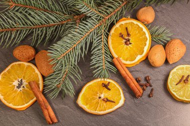 Şekerleme şube portakal, tarçın ve badem ile 