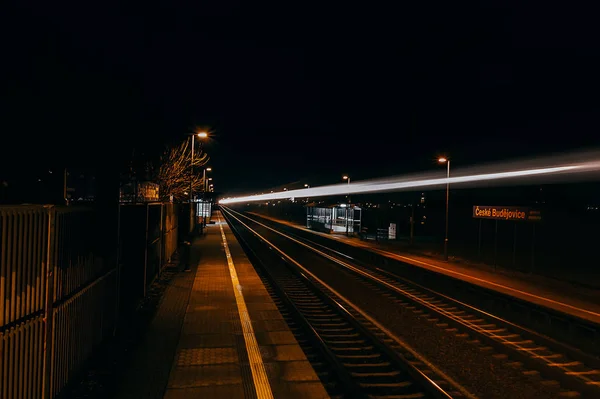 Легкі Барвисті Залізничні Колії Станції Вночі Вигляд Повітря Трафік Фотографія — стокове фото
