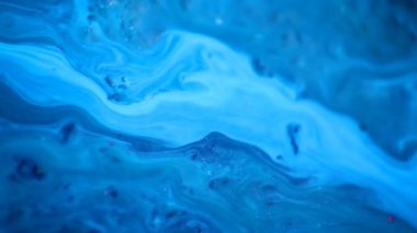 Üç boyutlu soyut renkli iplikler, mavi arkaplan ışınları. 3B görüntüler