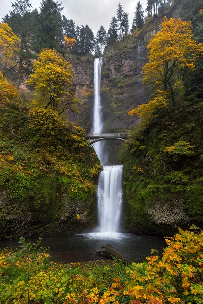 Multnomah Falls na podzim — Stock fotografie