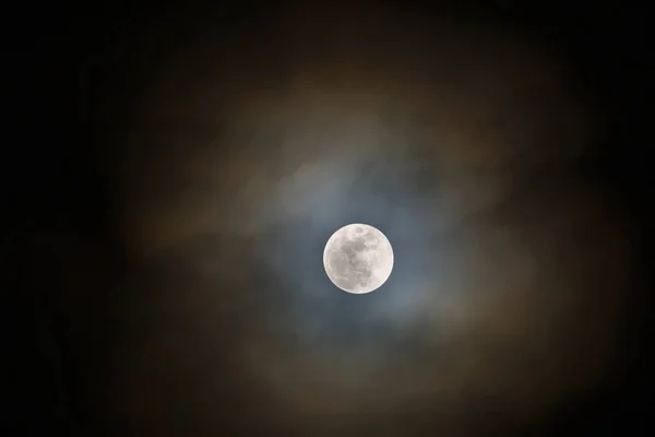 雪月満月上昇 — ストック写真