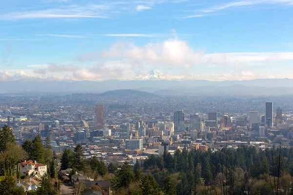 Panoráma města Portland s Mt Hood denní zobrazení — Stock fotografie