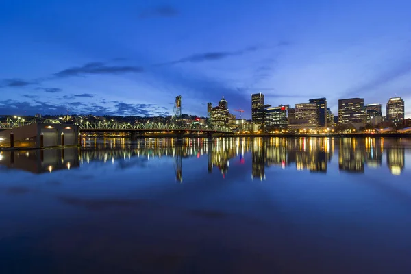 Város Portland belvárosában városkép kék óra — Stock Fotó