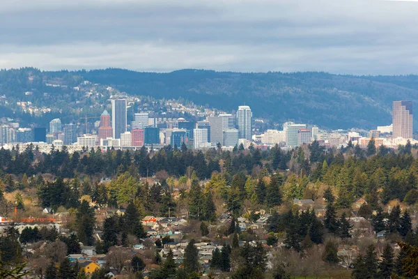 Portland Zuidoost-wijk met de Skyline van de stad — Stockfoto