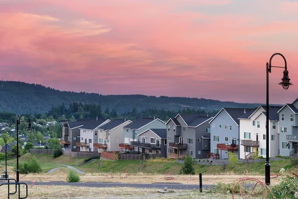 Luxuswohnungen Entwicklung im glücklichen Tal oregon — Stockfoto