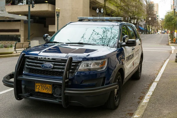 Vehículo utilitario deportivo de la policía de Portland estacionado — Foto de Stock
