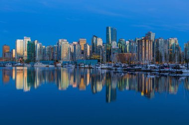 Vancouver Bc Kanada Waterfront manzarası mavi saatte
