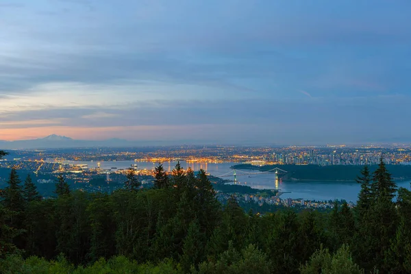 黎明时分的加拿大温哥华不列颠哥伦比亚城市景观鸟瞰图 — 图库照片