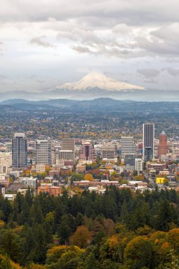 Portland Cityscape ve Mount Hood Güz