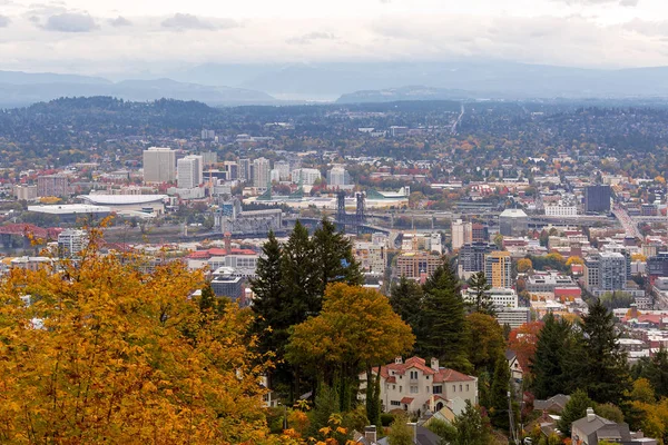 NW och Ne Portland stadsbilden under höstsäsongen — Stockfoto