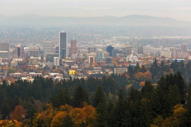 Sisli sonbahar günü şehir Portland Oregon ABD Amerika üzerinde