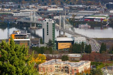 Tilikum öbür tarafa Willamette Nehri Portland veya ABD