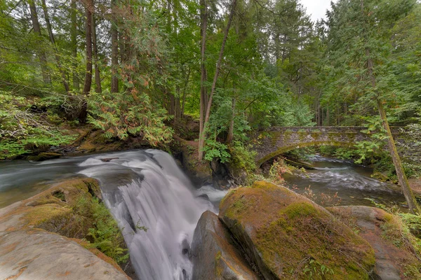 Mellett a vízesés, Whatcom Falls Park Wa állami USA-ban — Stock Fotó