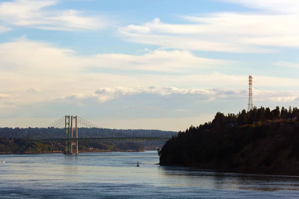 Narrows Bridge from Point Defiance in WA State États-Unis — Photo