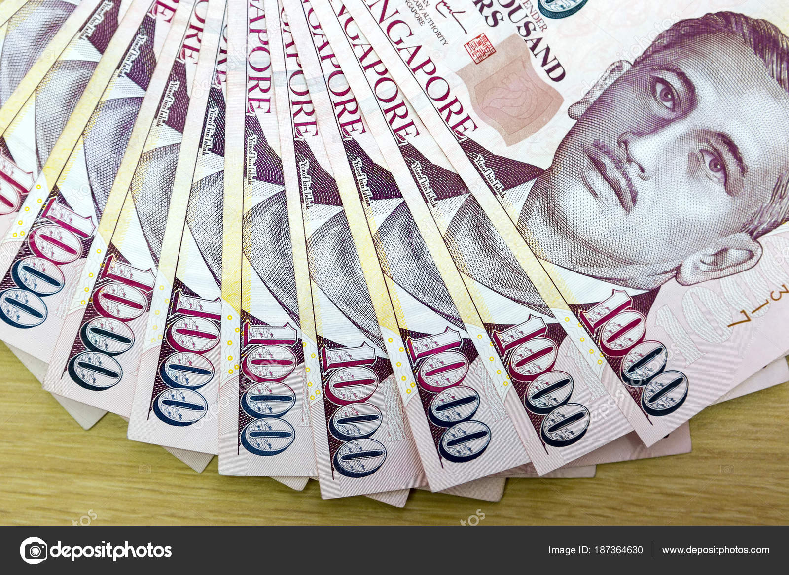싱가포르 1 천 달러 통화 메모 삼진 — 스톡 에디토리얼 사진 © jpldesigns #187364630