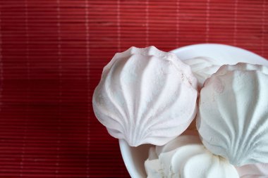 Beyaz zephyr hatmi porselen tabakta