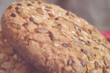 Susam, keten ve Ayçiçeği tohumları ile portre yulaf büyük bisküvi. Makro