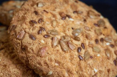 Susam, keten ve Ayçiçeği tohumları ile portre yulaf büyük bisküvi. Makro