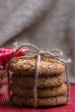 Susam ve ayçiçeği tohumu masada kurabiye. Sağlıklı beslenme