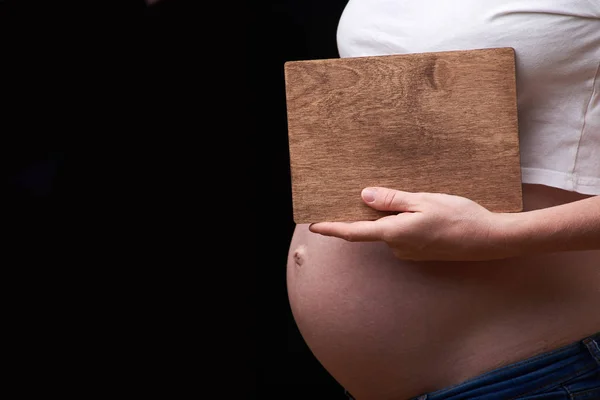 Barriga de mulher grávida. layout para a inscrição — Fotografia de Stock