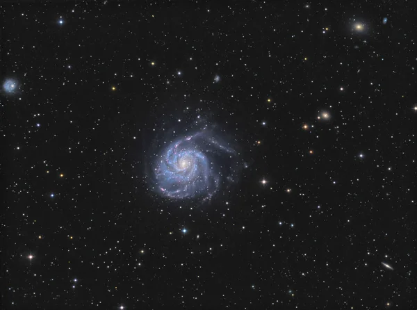 Fırıldak Gökadası (Messier 101) büyük ayı takımyıldızı