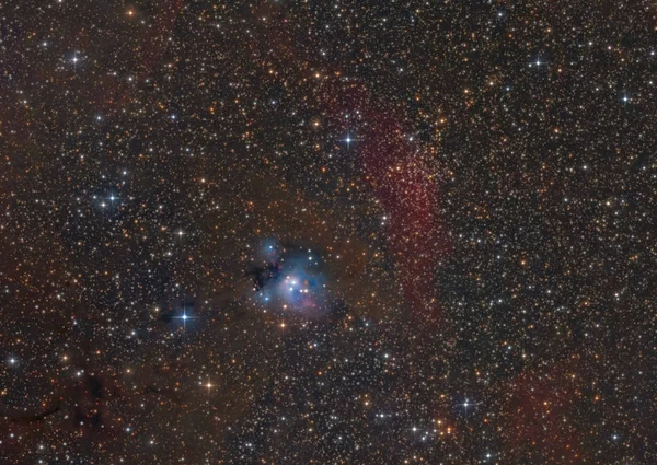 NGC 7129 zayıf yansıma Bulutsusu 3,300 ışık yılı uzaklıkta bulunan Kral takımyıldızı